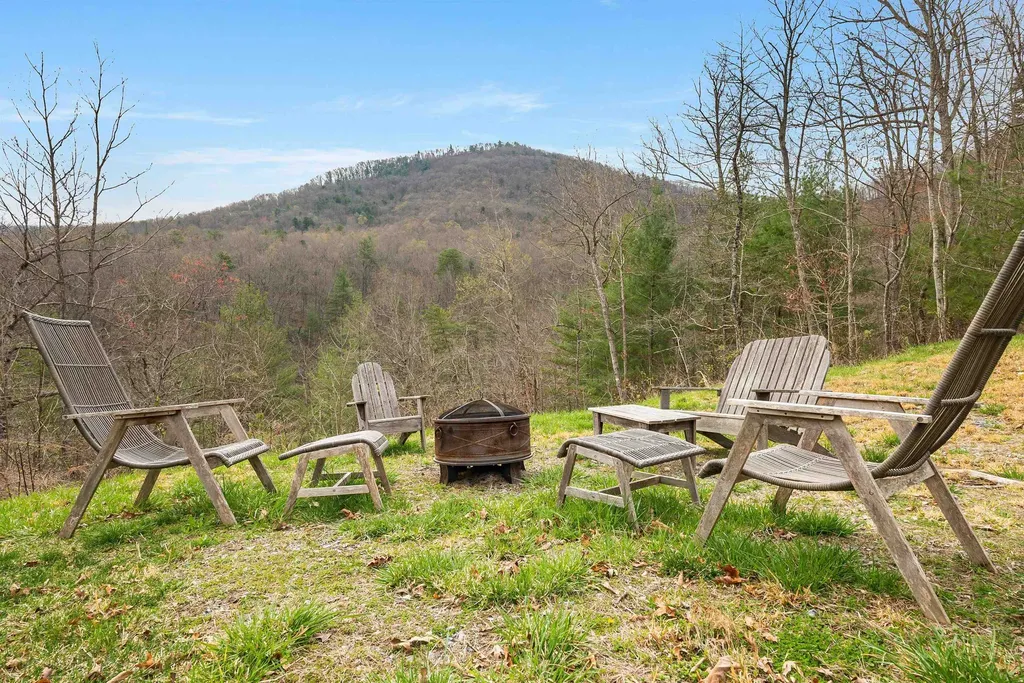 2025 Cutbank Lane Elkton VA 22827