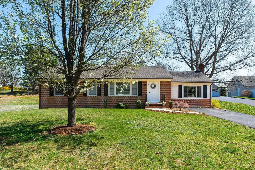 98 York Avenue Stuarts Draft VA 24477