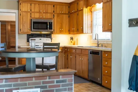 98 York Avenue Stuarts Draft VA 24477