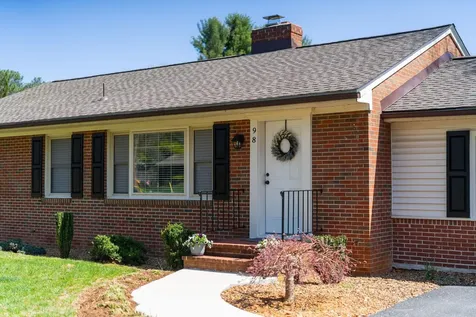98 York Avenue Stuarts Draft VA 24477