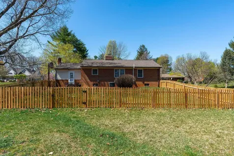 98 York Avenue Stuarts Draft VA 24477