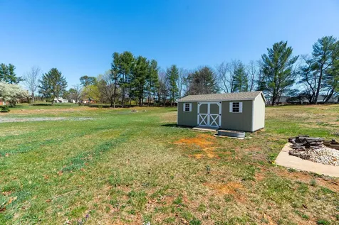 98 York Avenue Stuarts Draft VA 24477
