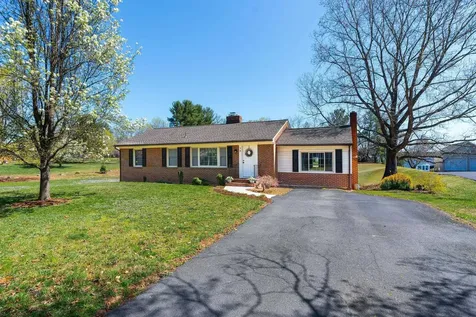 98 York Avenue Stuarts Draft VA 24477