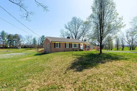 98 York Avenue Stuarts Draft VA 24477