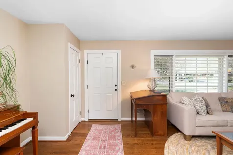 98 York Avenue Stuarts Draft VA 24477