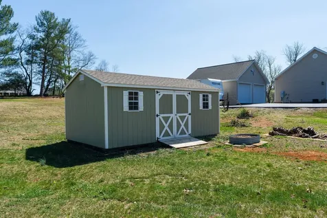 98 York Avenue Stuarts Draft VA 24477