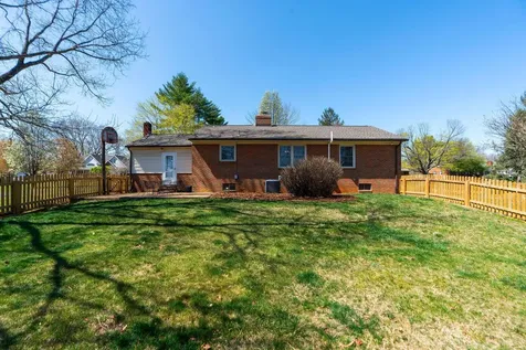 98 York Avenue Stuarts Draft VA 24477