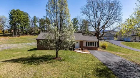 98 York Avenue Stuarts Draft VA 24477