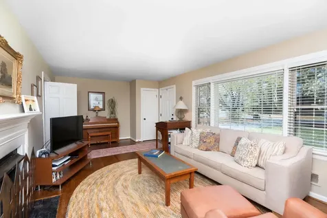 98 York Avenue Stuarts Draft VA 24477