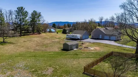 98 York Avenue Stuarts Draft VA 24477