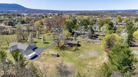 98 York Avenue Stuarts Draft VA 24477