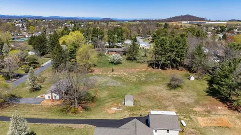 98 York Avenue Stuarts Draft VA 24477