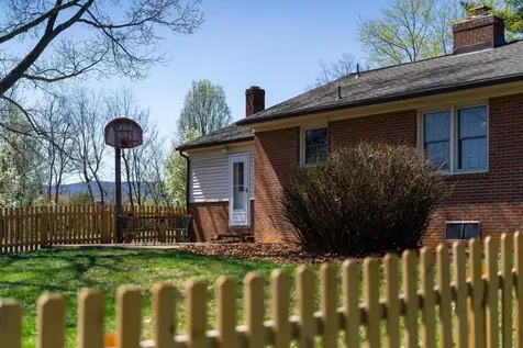 98 York Avenue Stuarts Draft VA 24477