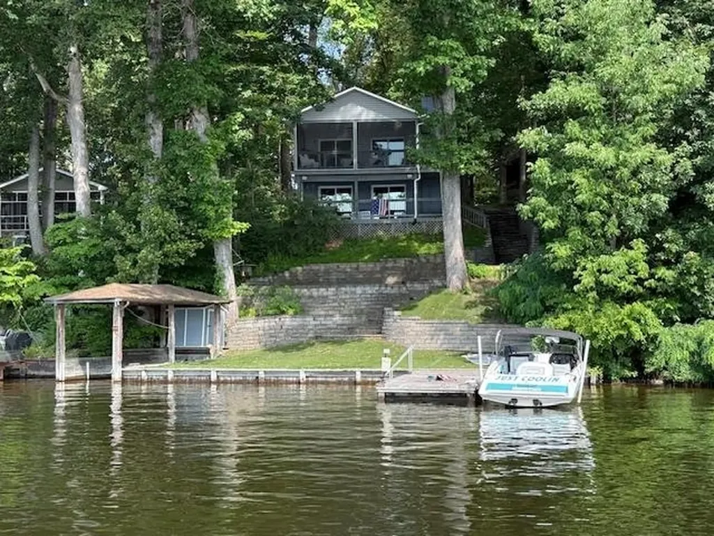 1249 Lakeshore Drive N Louisa VA 23093