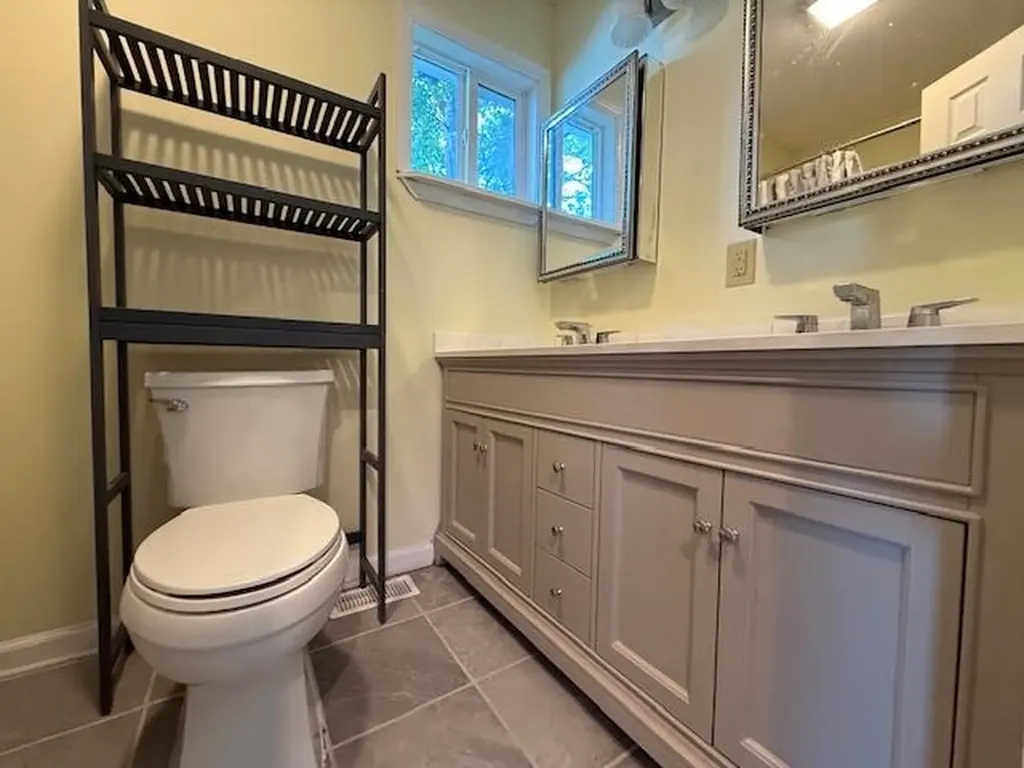 1249 Lakeshore Drive N Louisa VA 23093