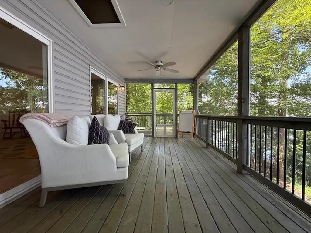 1249 Lakeshore Drive N Louisa VA 23093