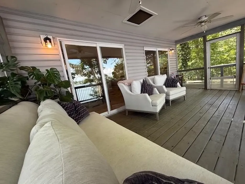 1249 Lakeshore Drive N Louisa VA 23093