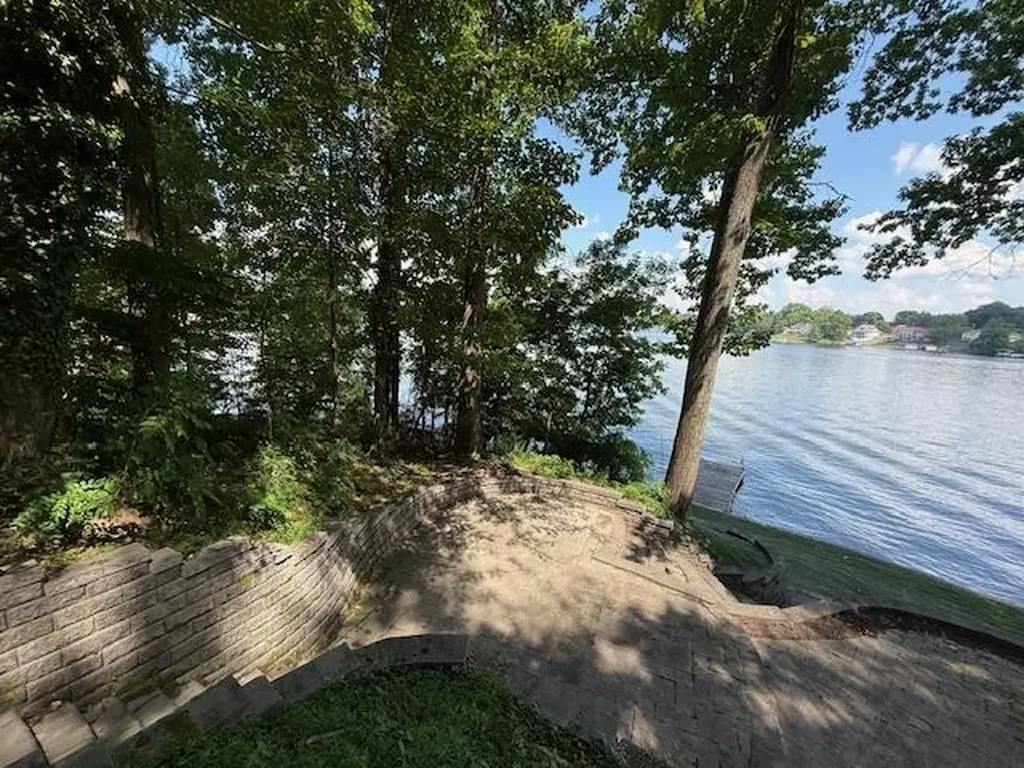 1249 Lakeshore Drive N Louisa VA 23093