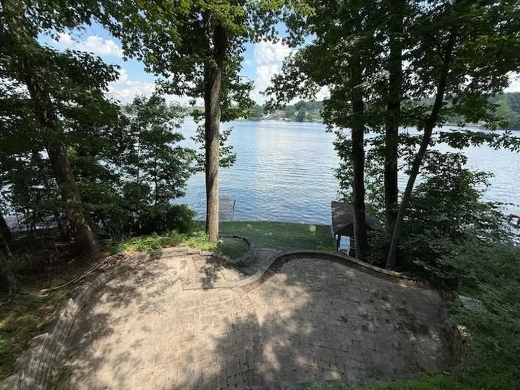 1249 Lakeshore Drive N Louisa VA 23093