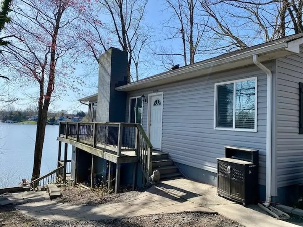 1249 Lakeshore Drive N Louisa VA 23093