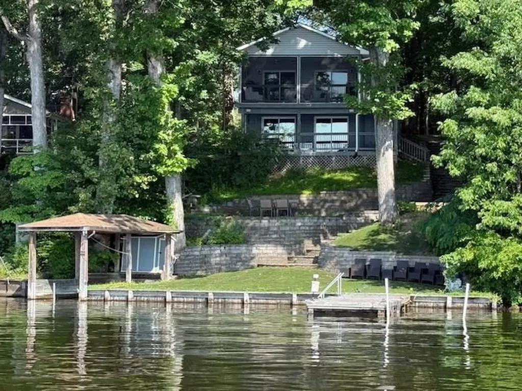 1249 Lakeshore Drive N Louisa VA 23093