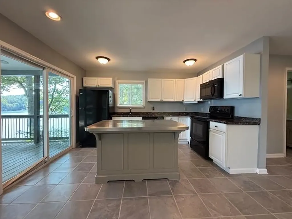 1249 Lakeshore Drive N Louisa VA 23093