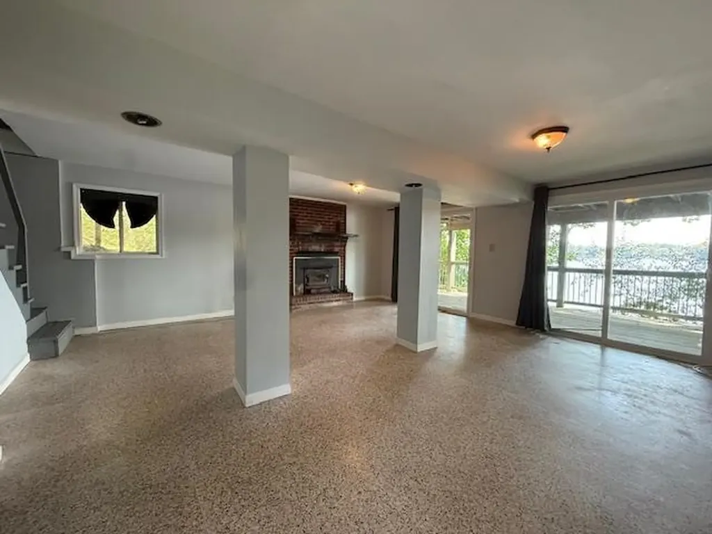 1249 Lakeshore Drive N Louisa VA 23093