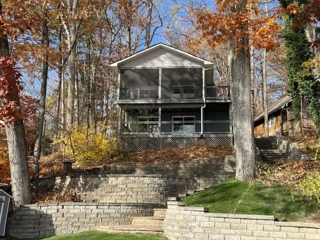 1249 Lakeshore Drive N Louisa VA 23093