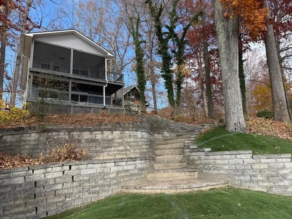 1249 Lakeshore Drive N Louisa VA 23093