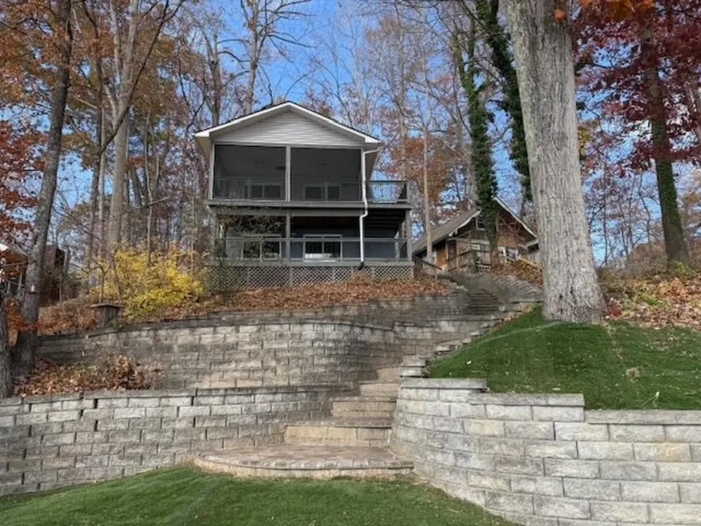 1249 Lakeshore Drive N Louisa VA 23093