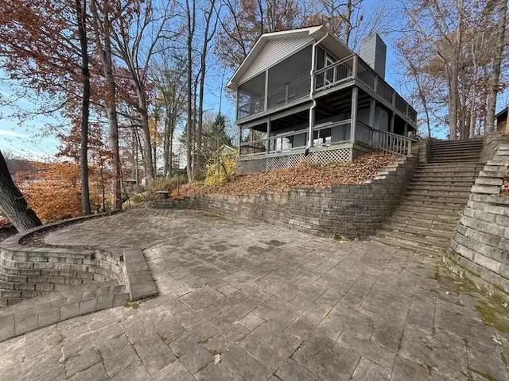 1249 Lakeshore Drive N Louisa VA 23093