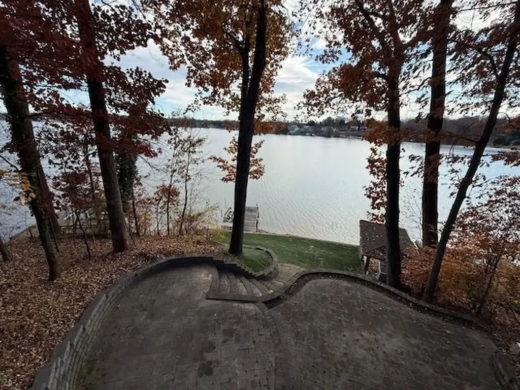 1249 Lakeshore Drive N Louisa VA 23093