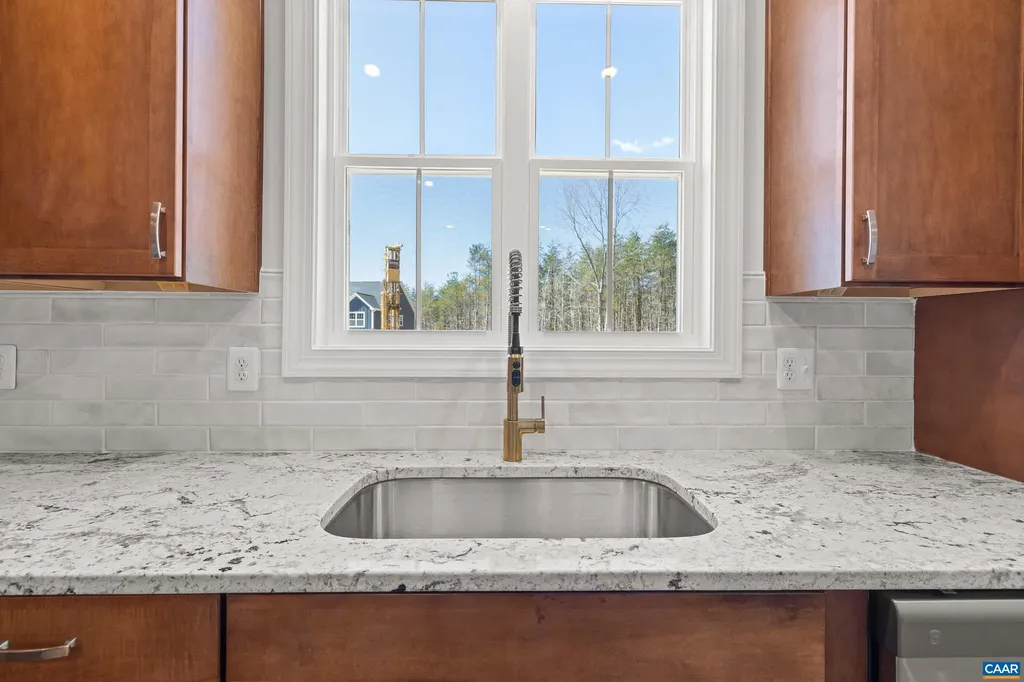 33 Whisperwood Court Troy VA 22974