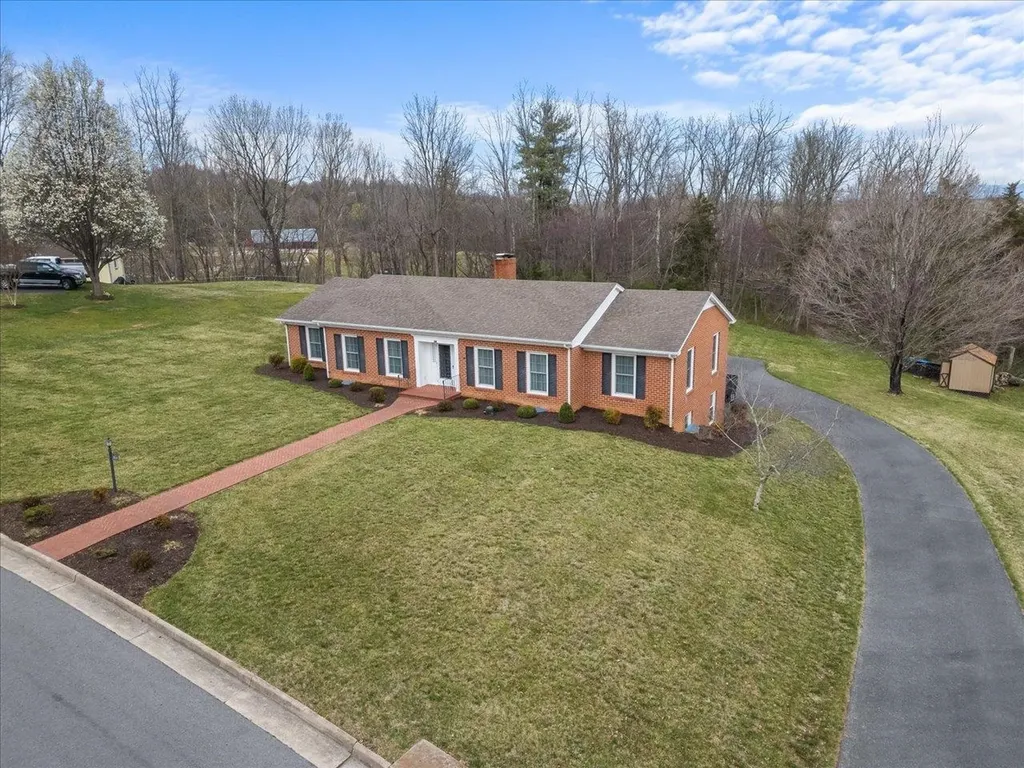 824 Lammermoor Drive Staunton VA 24401