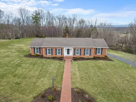824 Lammermoor Drive Staunton VA 24401