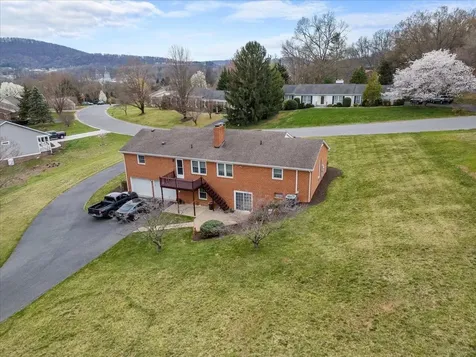 824 Lammermoor Drive Staunton VA 24401