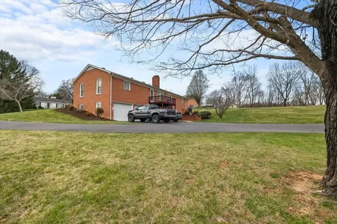 824 Lammermoor Drive Staunton VA 24401