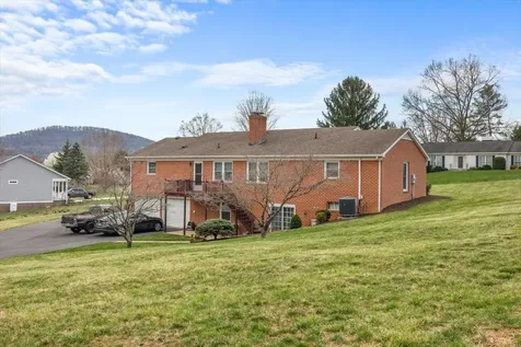 824 Lammermoor Drive Staunton VA 24401