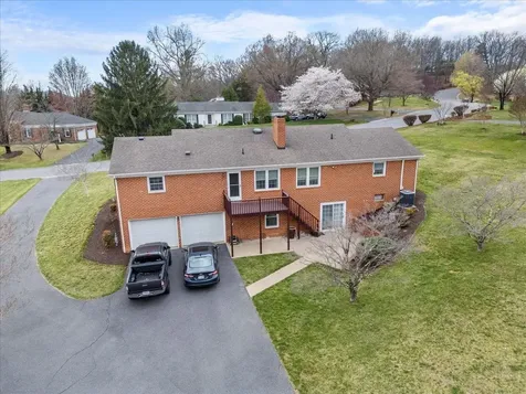 824 Lammermoor Drive Staunton VA 24401