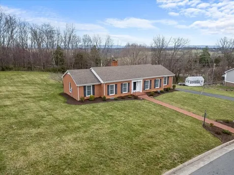 824 Lammermoor Drive Staunton VA 24401