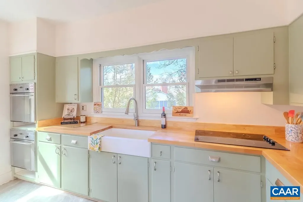 1298 Kenwood Lane Charlottesville VA 22901