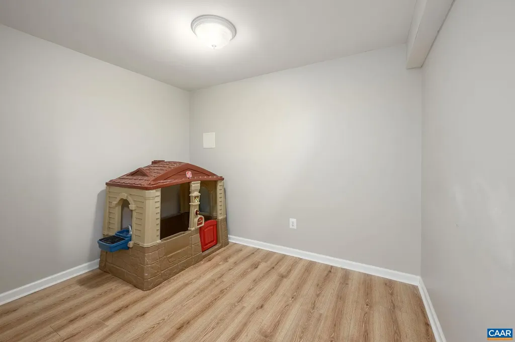 1634 Wickham Way Charlottesville VA 22901