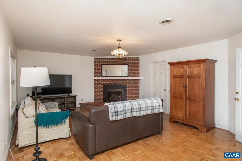 913 Saint Charles Avenue Charlottesville VA 22901