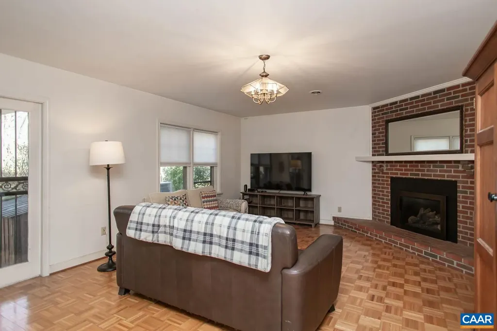 913 Saint Charles Avenue Charlottesville VA 22901