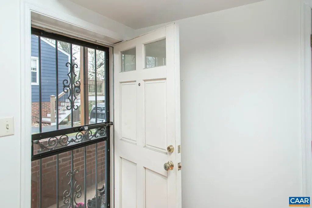 913 Saint Charles Avenue Charlottesville VA 22901