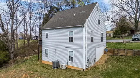 722 Mineola Street Staunton VA 24401
