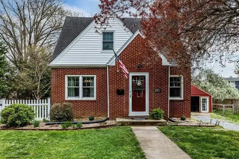 220 Dupont Circle Waynesboro VA 22980