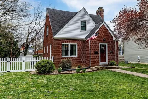 220 Dupont Circle Waynesboro VA 22980