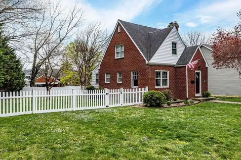 220 Dupont Circle Waynesboro VA 22980