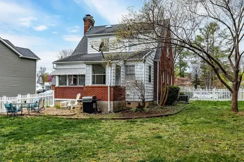 220 Dupont Circle Waynesboro VA 22980